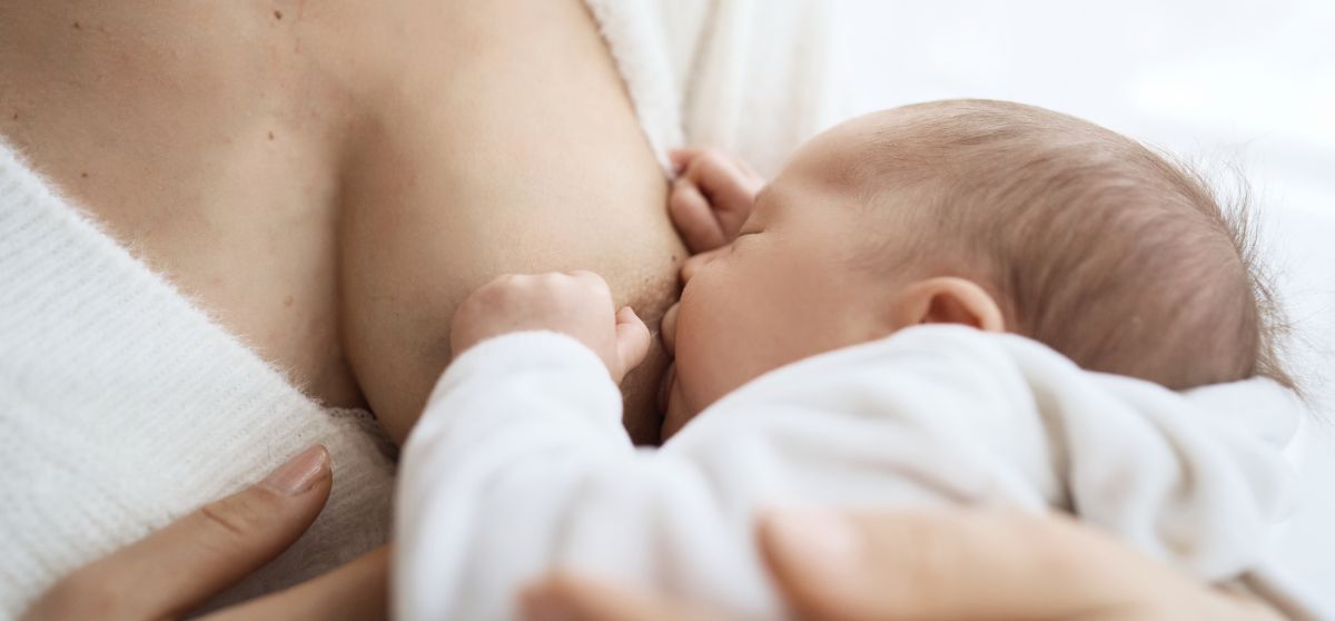 Come affrontare i primi giorni di allattamento al seno
