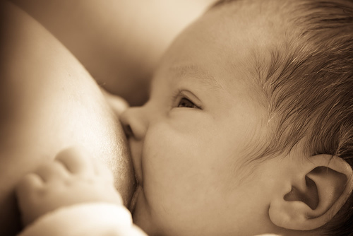SOS Mamma: “Effettuerò un parto cesareo programmato, potrò allattare?”