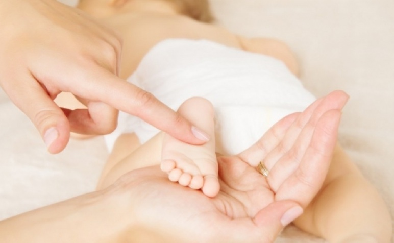 Il massaggio infantile nei primi giorni di vita… e la neomamma