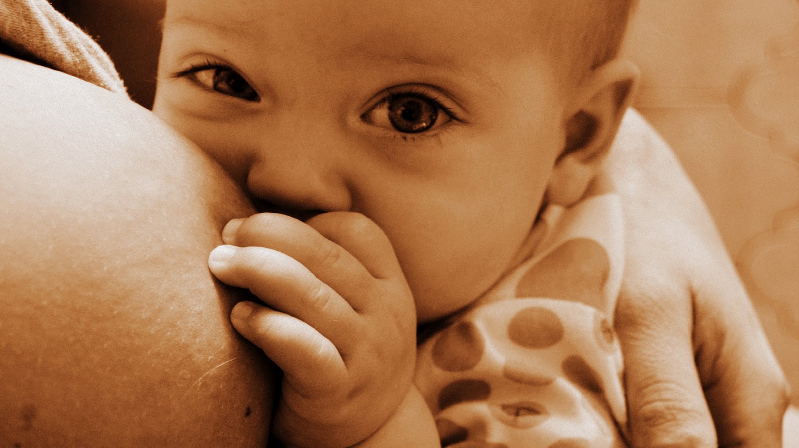 Bambino iperattivo: il latte materno lo aiuta!