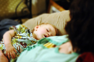 allattamento-seno-bambino-dorme