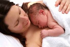 I benefici del contatto mamma-neonato