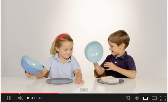 VIDEO – I bambini in cucina imparano a condividere il cibo