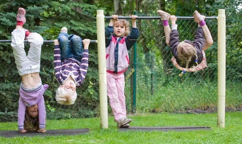 Lo sviluppo dell’equilibrio nei bambini attraverso il gioco libero all’aperto