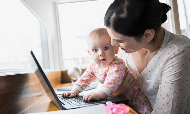 Il primo distacco tra mamma e bambino: come gestire il rientro al lavoro e allattamento