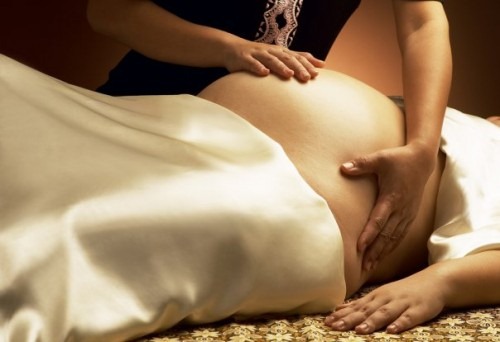 Un massaggio in gravidanza fa bene perché…