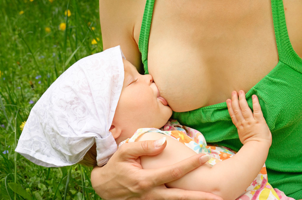 I benefici dell’allattamento prolungato, un dibattito